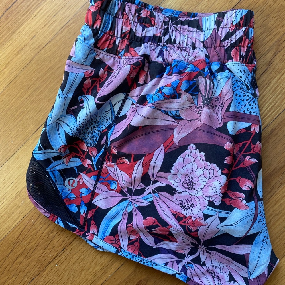 Lululemon hotty hot short